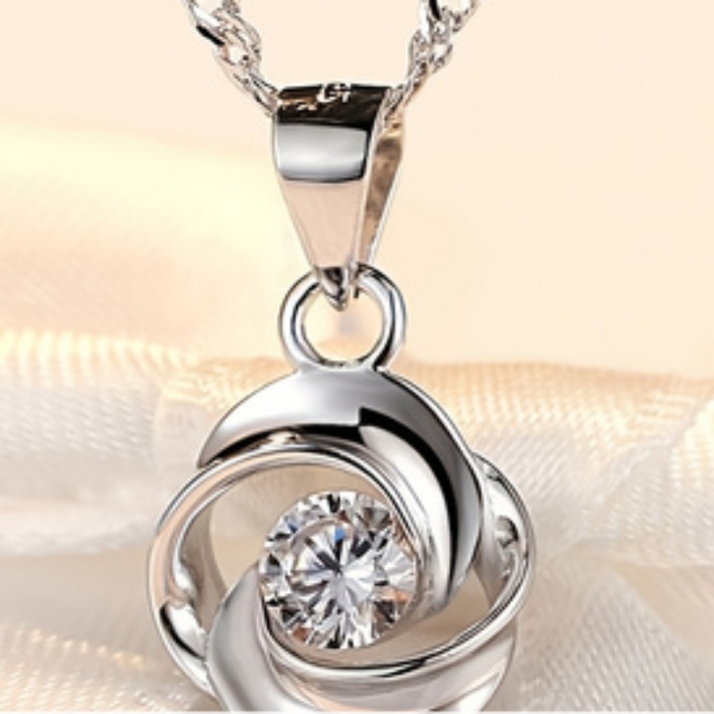 Simple Temperament Women's Flower Clavicle Pendant Necklace Party Jewelry